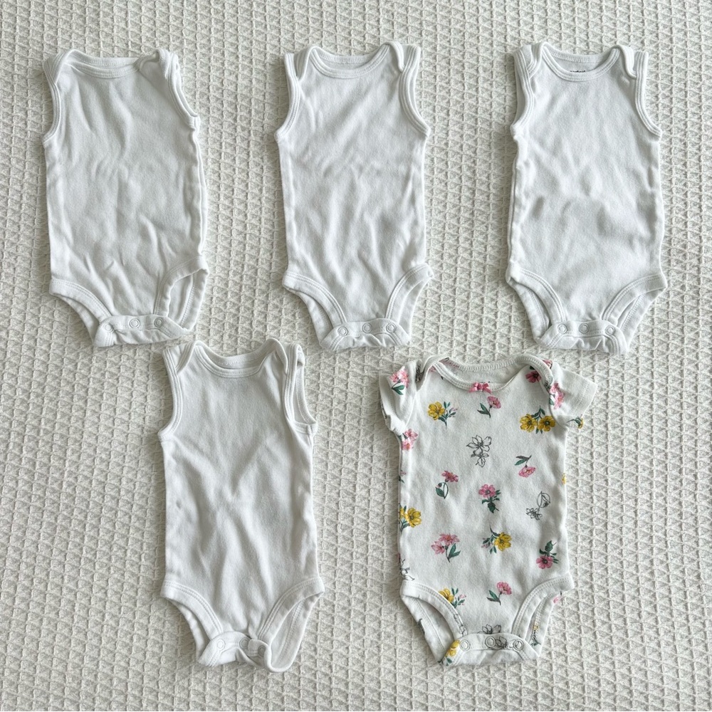 Carter’s newborn size baby onesies (set of 5)